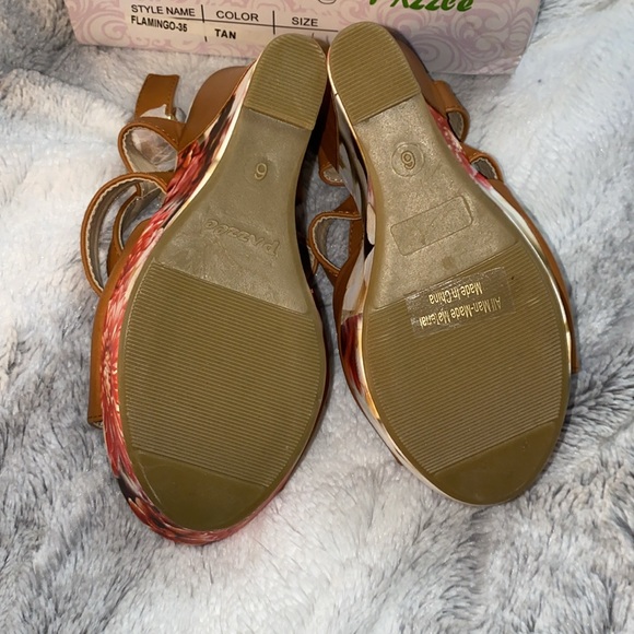 Floral Wedge Sandals - Picture 4 of 4